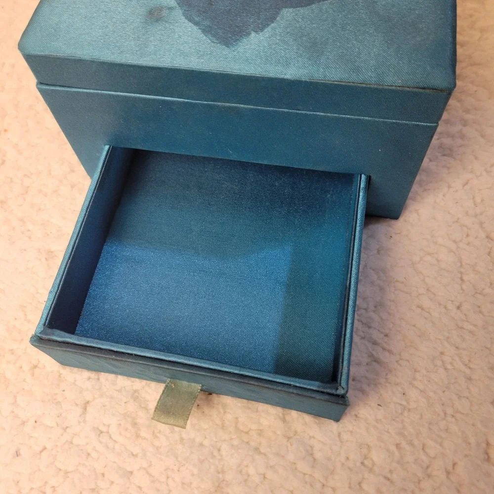 N/A teal blue